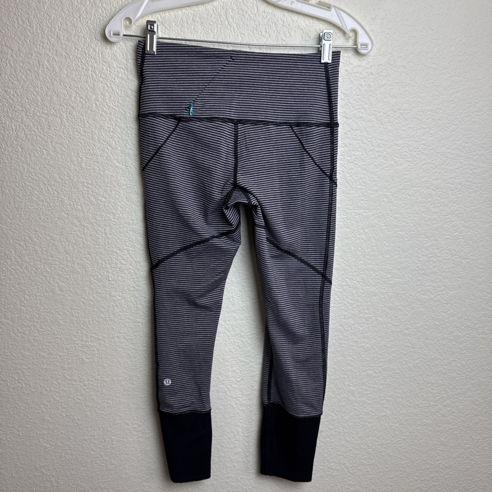 Lululemon Runner Crop Women's Leggings Black Gray Stripe Size 4‎ Zipper Ankles - Picture 4 of 7